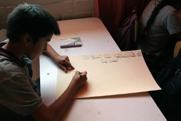 Para escuelas y liceos