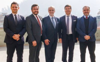 Ramiro Araya; Jefe de Egresados, Pablo Rubio; Pedro Pablo Vergara; Esteban García; y Director de Asuntos Estudiantiles, Rubén Burgos. Ramiro Araya; Jefe de Egresados, Pablo Rubio; Pedro Pablo Vergara; Esteban García; y Director de Asuntos Estudiantiles, Rubén Burgos.